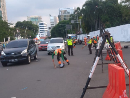 Sudin LH Jakpus Angkut 1,7 Ton Sampah Usai Demo