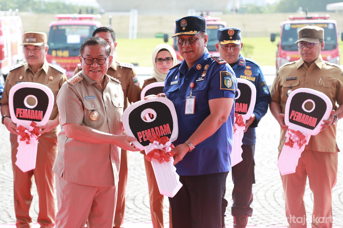 Pemprov DKI hibahkan 14 mobil damkar ke daerah lain