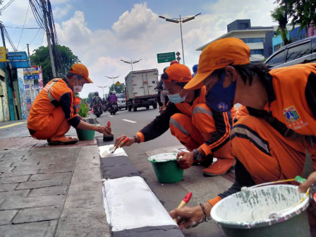  20 PPSU Mengecat Kanstin Sepanjang Jl Raya Otista 