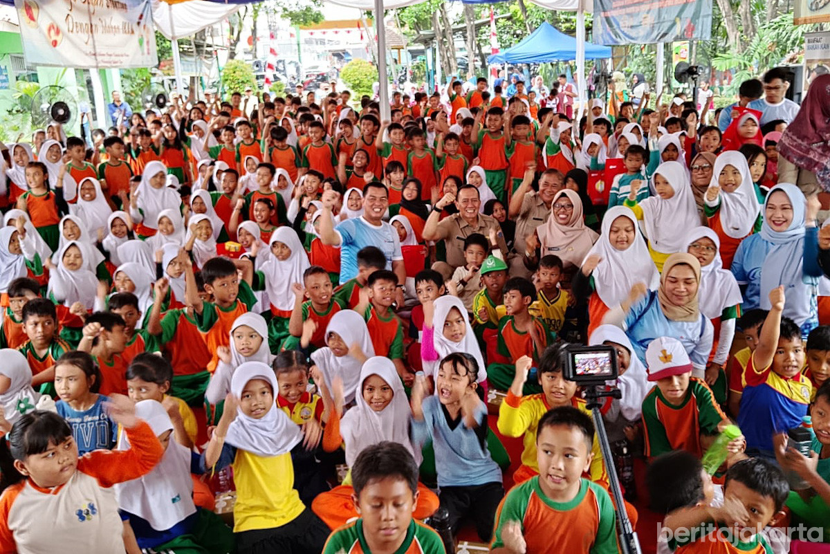 Murid-murid SDN Cibubur 11 antusias ikuti kampanye gemarikan