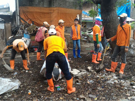 Puing Sisa Penertiban di TPU Kober Dibersihkan