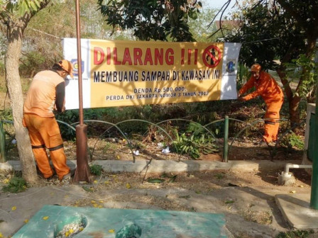  PPSU Meruya Selatan Dikerahkan Bersihkan Taman dan RPTRA 