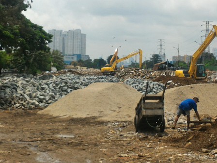 Pembangunan Taman Kalijodo Tahap Pengurukan Lahan