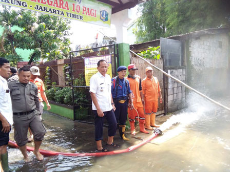 Dua Pompa Mobile Damkar Dikerahkan Atasi Genangan