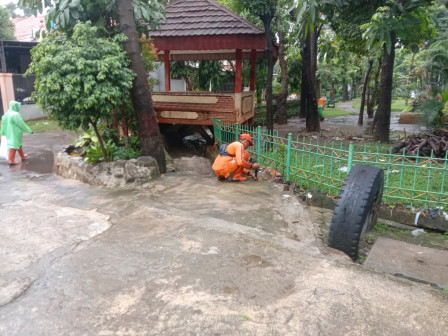 Genangan di Pondok Karya Pela Mampang Surut