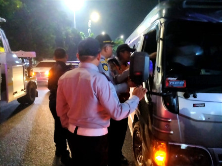 Mangkal di Terminal Bayangan, 20 Angkutan Umum Ditertibkan