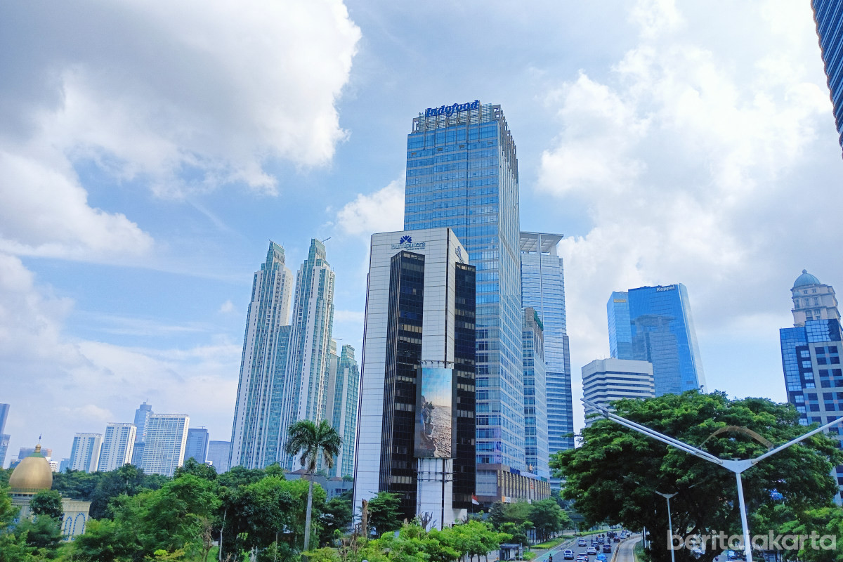 Jakarta Diprakirakan Berawan hingga Hujan Hari Ini 