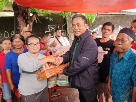 Ketua DPRD Serahkan Bantuan untuk Korban Banjir