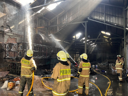  Kebakaran Gudang di Kelapa Gading Barat Berhasil Dipadamkan