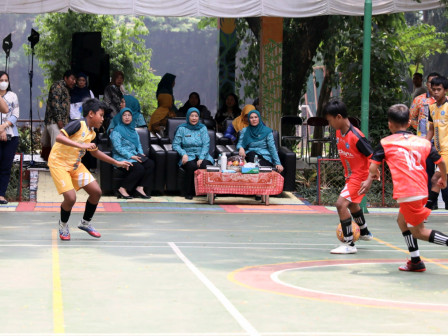 Ketua TP PKK DKI Kunjungi Venue Futsal Gebyar RPTRA 2024