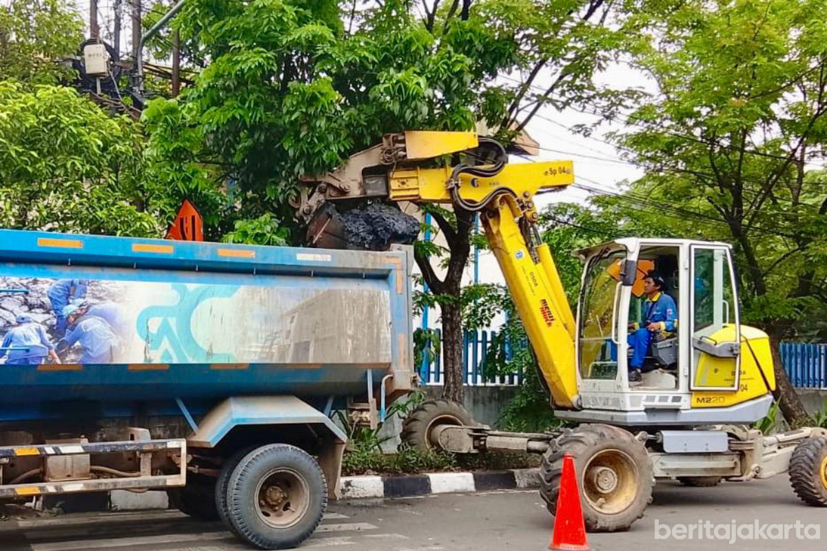 Pengerukan Saluran PHB Ancol Barat Capai 65 Persen