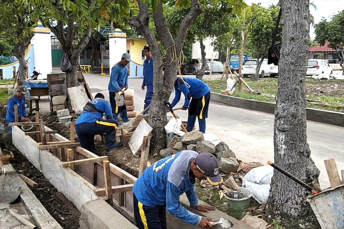 Progres Normalisasi Saluran di Jalan Arjuna I