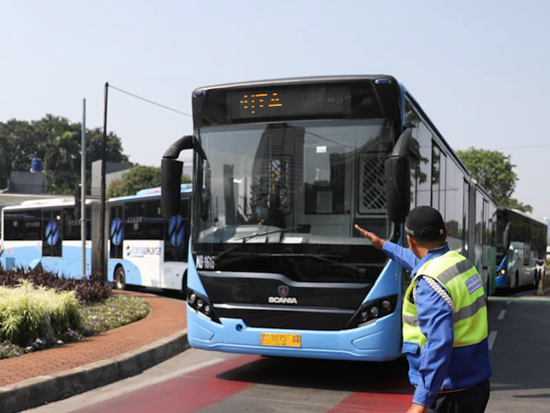 Transjakarta Bakal Siagakan Petugas Khusus Bantu Pengaturan Lalu Lintas di Perlintasan Kereta Api 