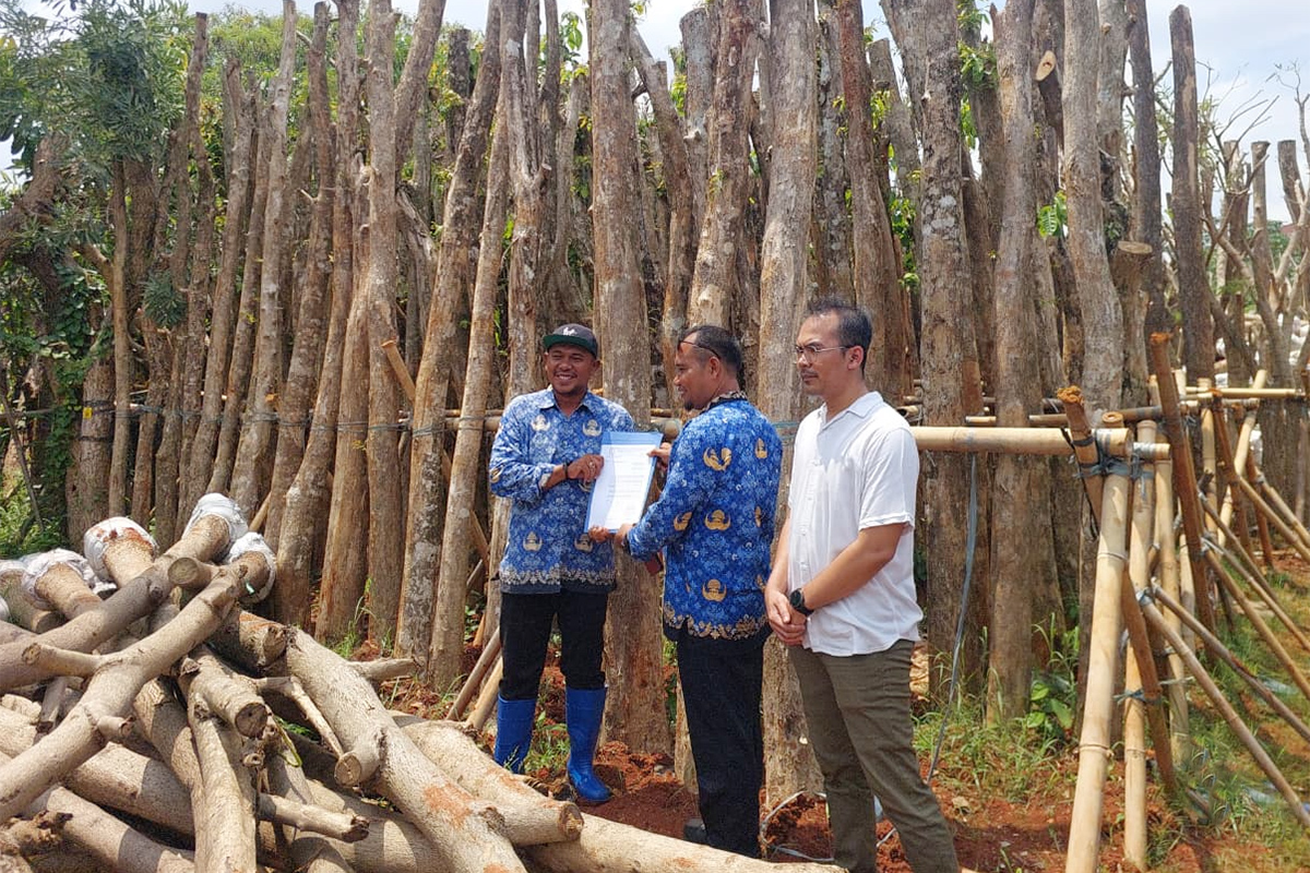 Kegiatan serah terima 130 pohon pengganti