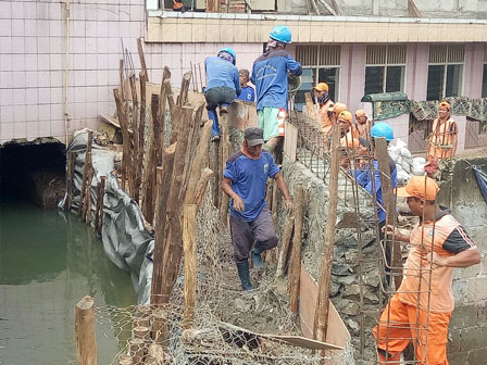 Tanggul Kali Pulo Diperbaiki Permanen