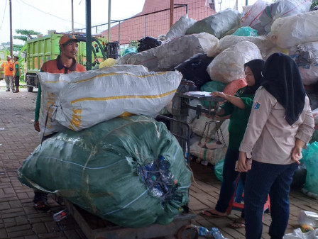 Sehari, Lima Ton Sampah Anorgànik Diangkut Dari BSISH Bambu Larangan