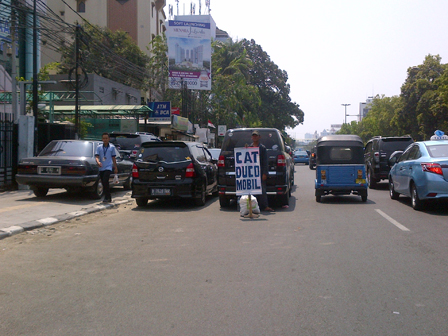 Parkir Liar Marak di Kawasan Jl Kramat Raya