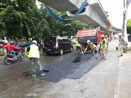 Proyek Jalan Layang Transjakarta Rusak Sejumlah Jalan