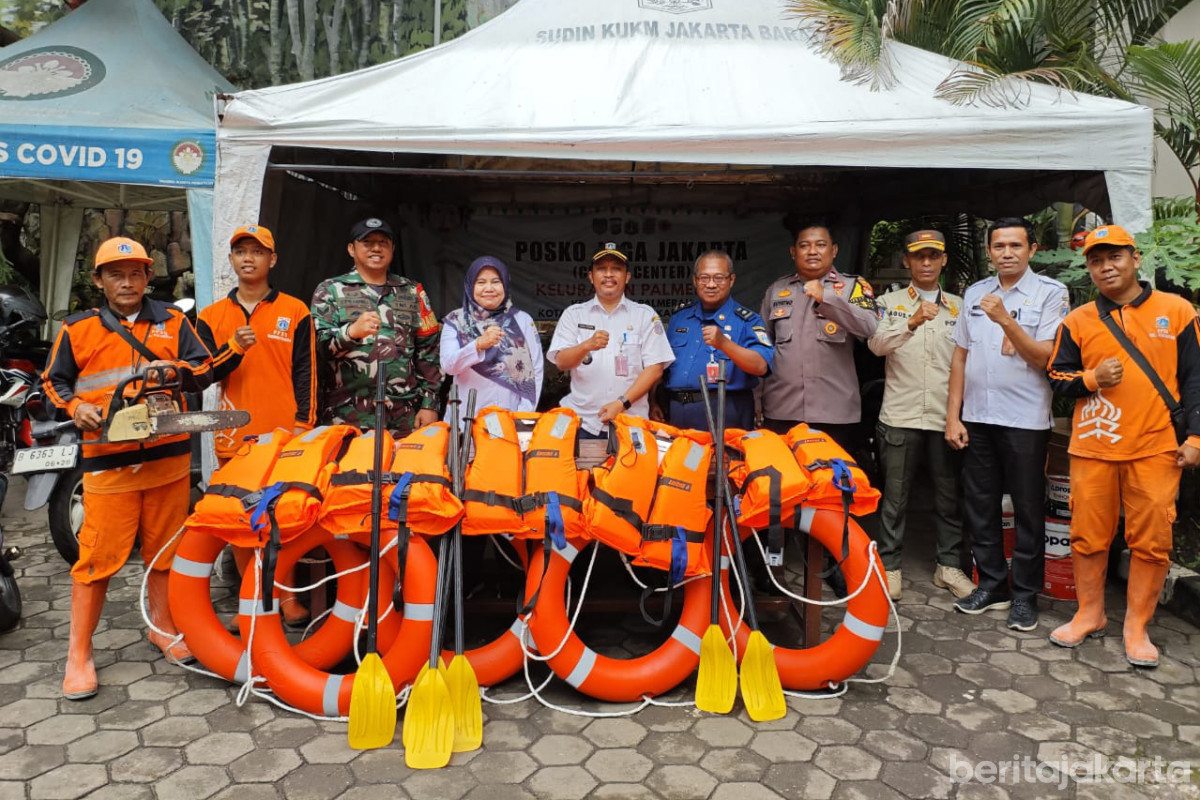 Kelurahan Palmerah Intesifkan Posko Siaga Bencana 