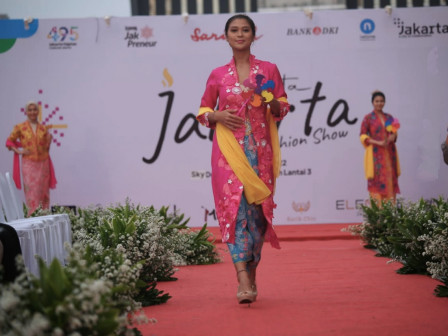 Lima Brand Batik Ternama Hadir di Cerita Jakarta Fashion Show