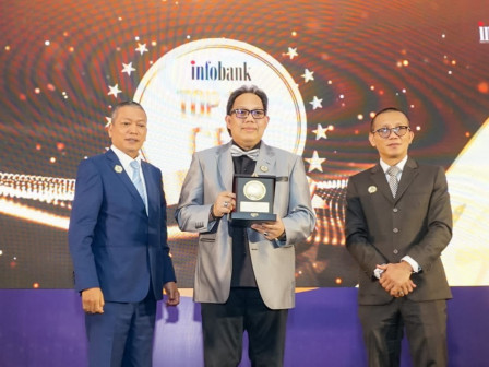 Dirut Bank DKI Terima Penghargaan TOP 100 CEO’s & The Next Leaders Forum 2022