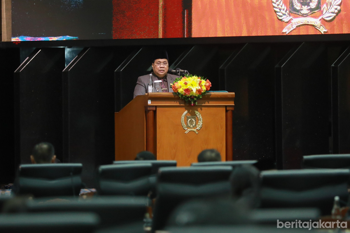 Ramly HI Muhamad menyampaikan hasil laporan Banggar DPRD DKI Jakarta