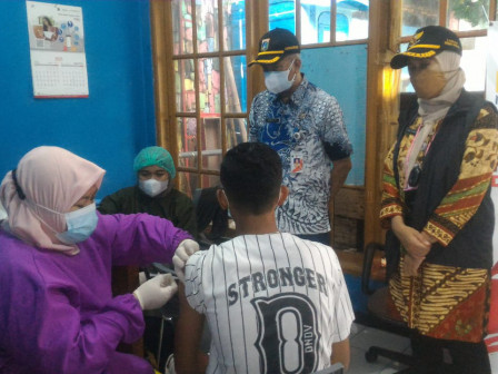  120 Pedagang Lobin Pasar Minggu Disuntik Vaksin 