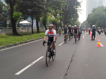Pesepeda Apresasi Sarana Road Bike di JLNT Kampung Melayu -Tanah Abang 
