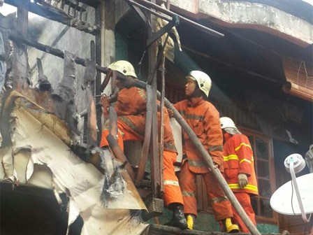 Kebakaran Rumah di Sumur Batu Berhasil Dipadamkan