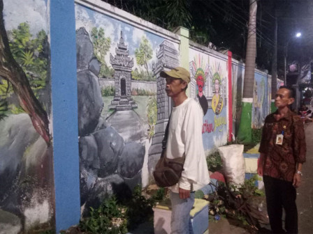 Lukisan Keberagaman Jakarta Hiasi Gang Kembangan di Kelurahan Senen 