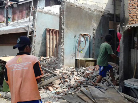 17 Bangunan Dibongkar di Rawa Badak Utara