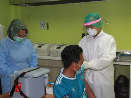  470 Tenaga Kesehatan di Kepulauan Seribu Telah Mengikuti Vaksinasi Tahap Pertama 
