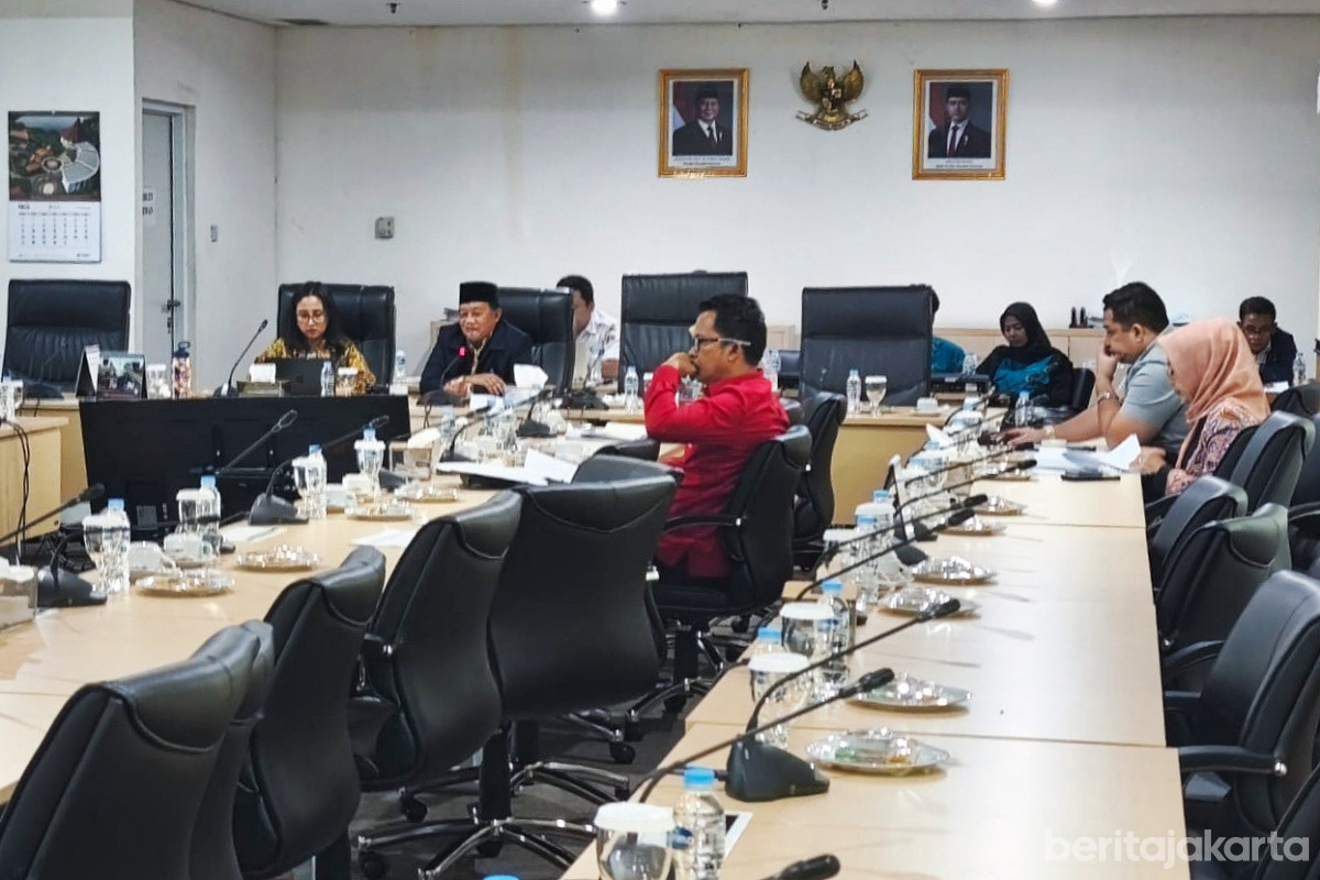 Pansus Kawasan Tanpa Rokok (KTR) DPRD DKI Jakarta melakukan rapat pembahasan Raperda KTR