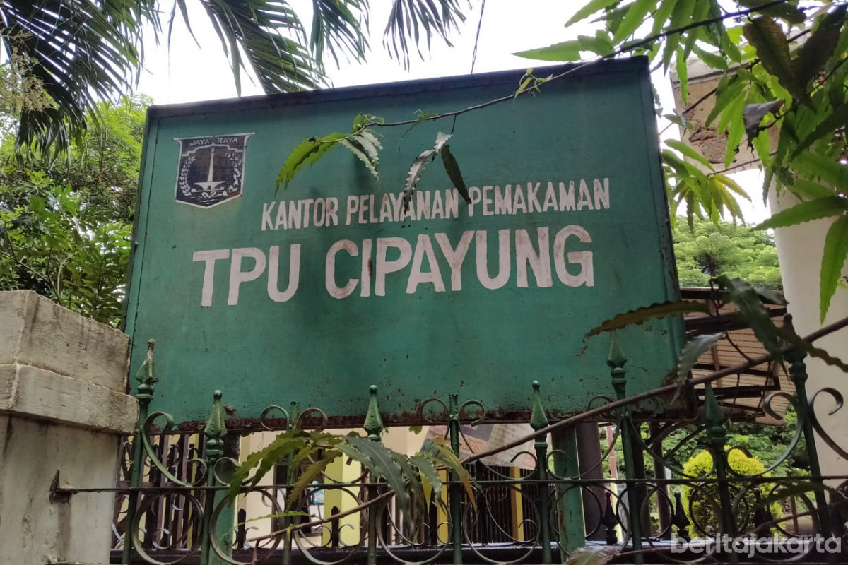 Tempat Pemakaman Umum  Cipayung terletak di Jalan TPU Cipayung