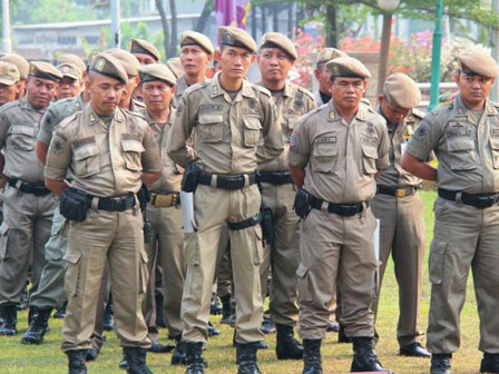 255 Personel Satpol PP Jaktim Bantu Pengamanan Imlek
