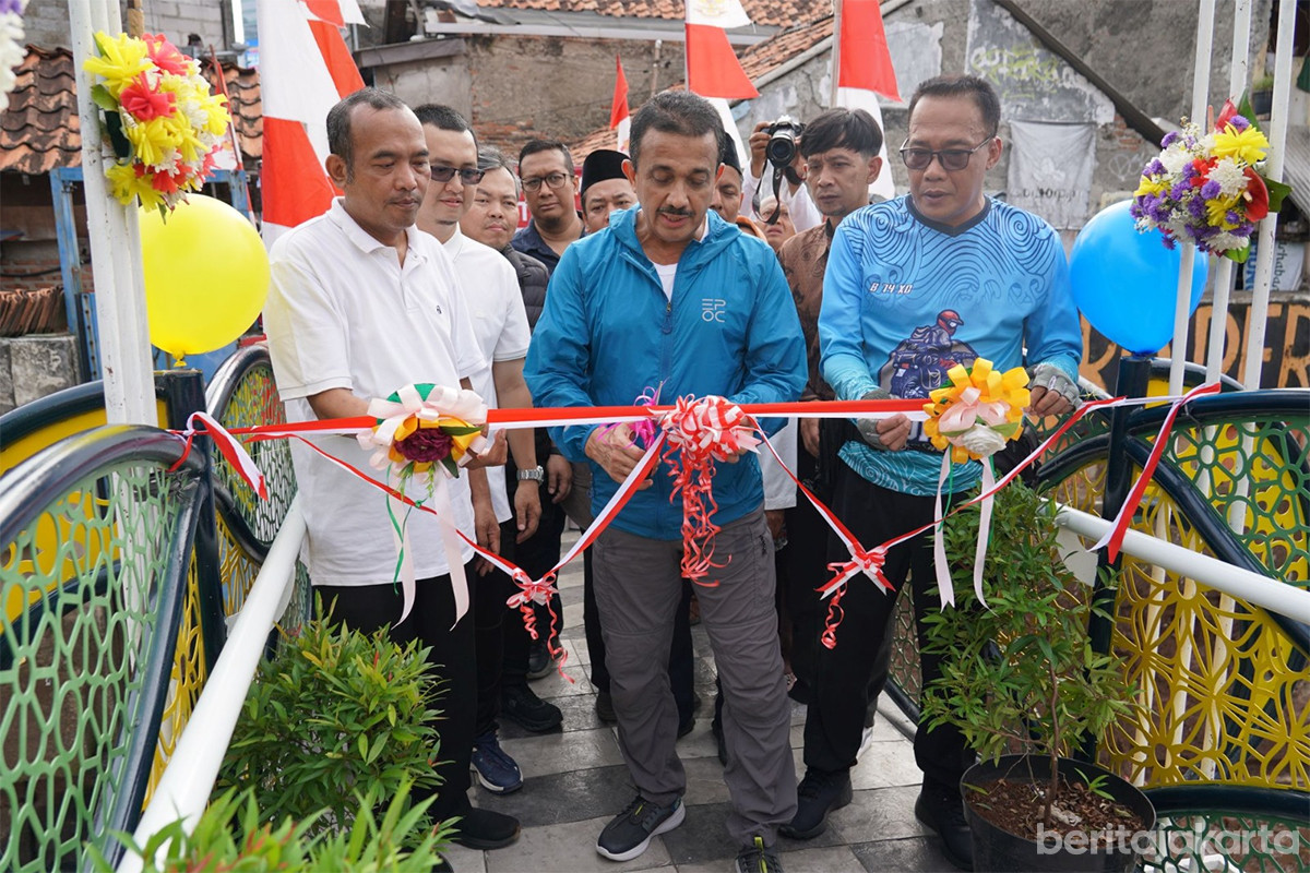 Anwar saat meresmikan JAK Penghubung Kuningan Barat dan Rawa Barat