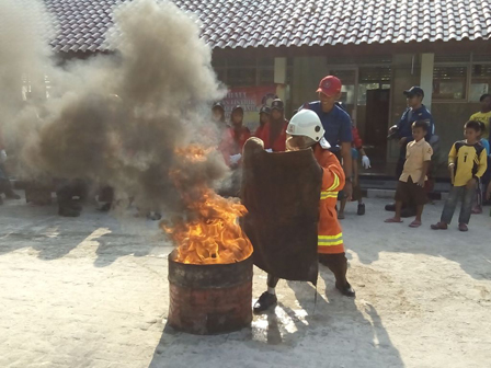 Puluhan Siswa Antusias Ikuti Pelatihan DAMKAR