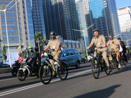 Berangkat Kerja Bersepeda, Anies-Ariza Dorong Penggunaan Transportasi Sepeda