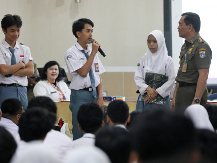 Meriahkan Hari Guru, Satpol PP Goes To School Hadir di SMAN 37 