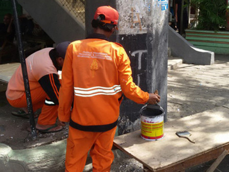 PPSU Kelurahan Cipulir Percantik Tembok di Jl Ciledug Raya