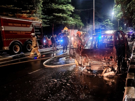 Kebakaran Mobil Van di Jl Raya Bogor