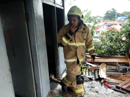  3 Unit Pemadam Atasi Kebakaran Rumah di Kelapa Dua Wetan 