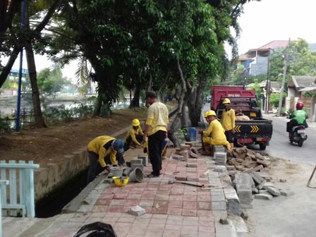  Sudin Bina Marga Jakut Perbaiki Pedestrian Jl Sindang Terusan 