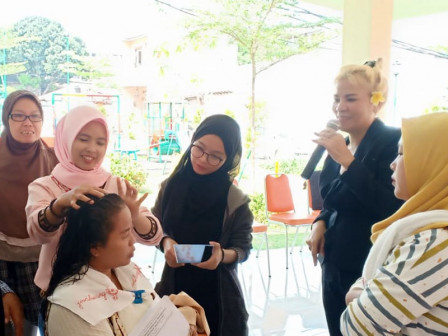  40 Warga Kecamatan Senen Ikuti Pelatihan Salon Kecantikan 