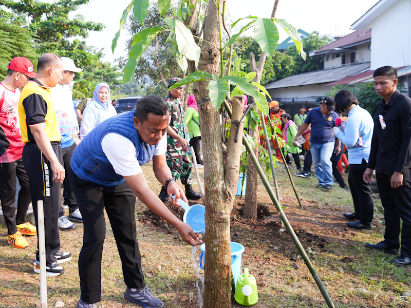 Pemkot Jakarta Timur Gencarkan Penanaman Pohon Setiap Jumat Pagi
