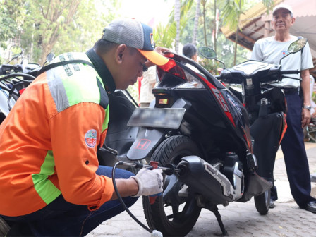  133 Kendaraan Lakukan Uji Emisi di Kantor Kecamatan Tebet