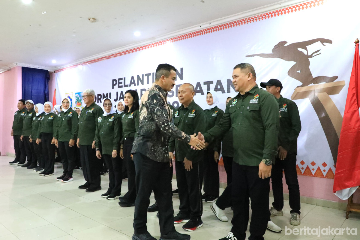 Anwar memberi ucapan selamat kepada pengurus KORMI Jakarta Selatan yang baru dilantik