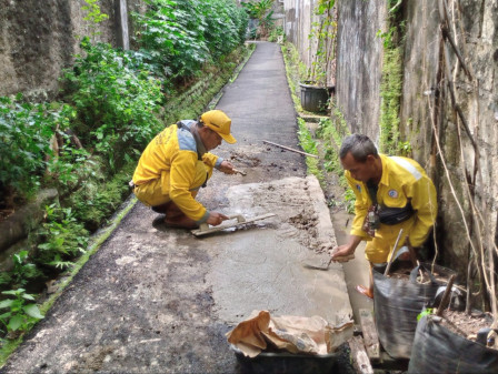 Perbaikan Jalan Amblas di Jalan Mangga C Rampung
