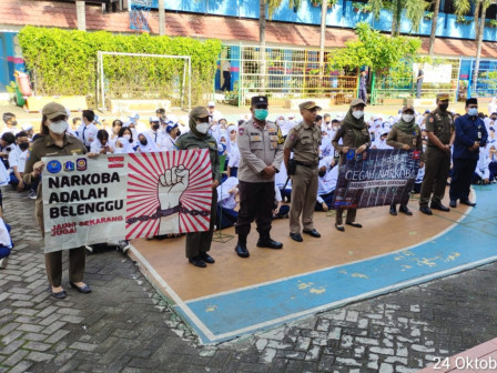 25 Satpol PP Gelar Kegiatan Goes to School di SMPN 81
