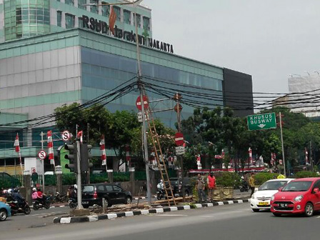        Rambu Lalu Lintas Yang Rubuh di Caringin Telah di Perbaiki
